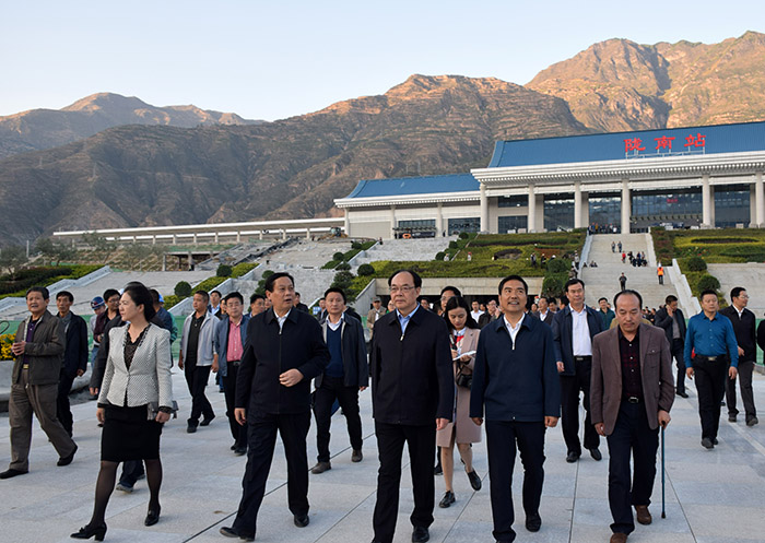 全國、省市政協委員體驗蘭渝鐵路、視察階州廣場