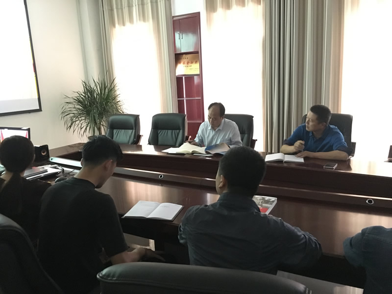 市龍江城鄉發展集團公司集體學習《習近平的七年知青歲月》并觀看《巡視利劍》專題片