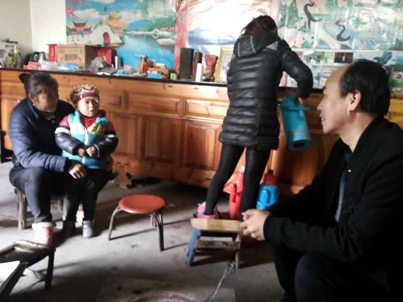 市龍江城鄉發展集團公司總經理李錄順一行赴文縣橋頭鎮安子坡村開展扶貧幫扶工作