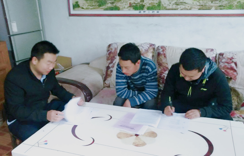 市龍江城鄉發展集團公司深入幫扶村完善落實“一戶一策”精準脫貧計劃