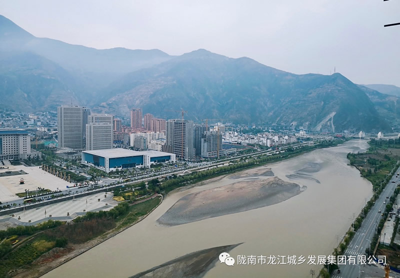 匠心傾注、喜封金頂——龍江?雙子座商住小區(qū)主體順利封頂