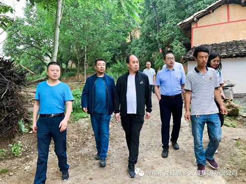 市龍江城鄉發展集團在橋頭鎮安子坡村積極開展幫扶主題實踐活動