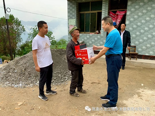 市龍江城鄉發展集團在橋頭鎮安子坡村積極開展幫扶主題實踐活動