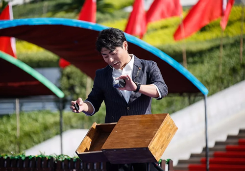 2019武都花椒產(chǎn)銷(xiāo)對(duì)接(電商)洽談會(huì)在階州廣場(chǎng)隆重開(kāi)幕~