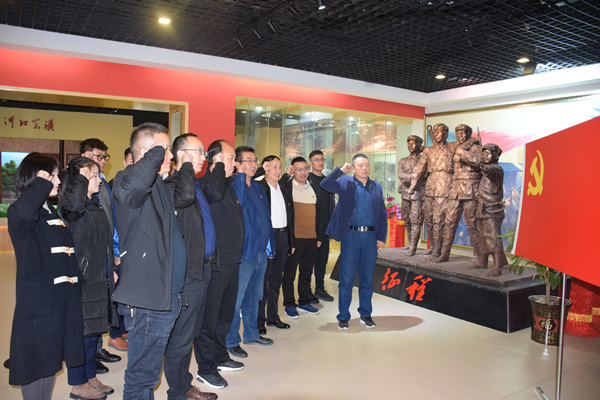 市龍江集團開展“不忘初心、牢記使命”主題黨日活動